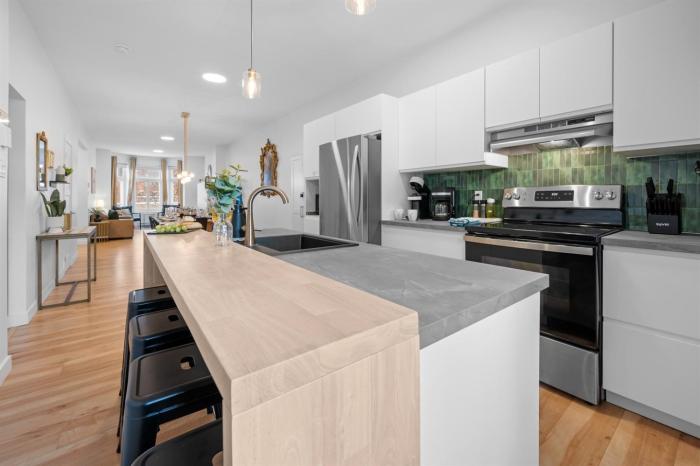 Newly Renovated - Grande-Allée - 3BR, 5 Beds