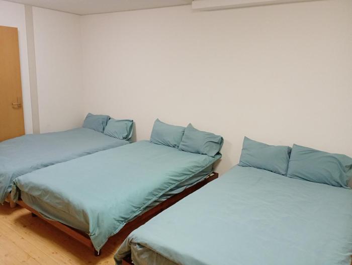 Simple three beds room in center of Osaka