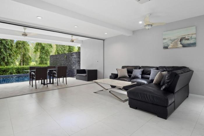 Golf Retreat Stunning Course Views Sleeps14 V325