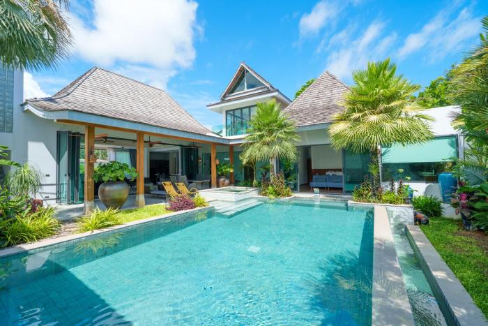 BangTao Brand New 5-Bedroom Garden Villa 800 sqm of Spacious Space Private Outdoor Pool Jacuzzi Pool