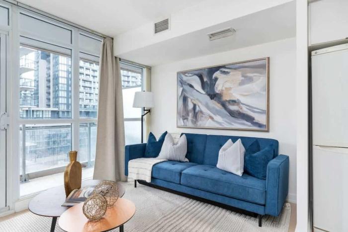 Downtown condo Steps to Entertainment District