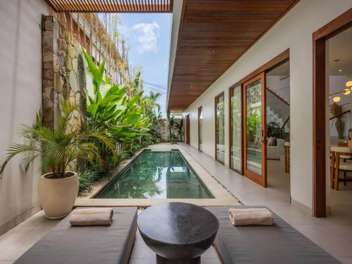 Villa Veronica | 3BR pool villa, walk to beach