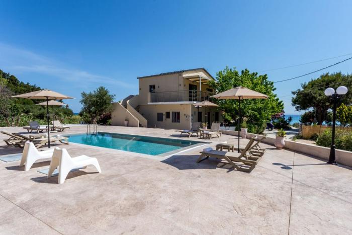 Casa Di Mare - Studios and Apartments with pool on the beach, by ZanteWize