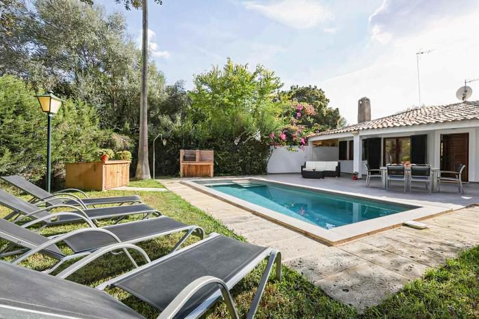 Charming Casa Pequeña in Tranquil Residential Area