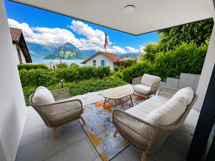 Swiss Paradise 5, studio with lake and Alpine views