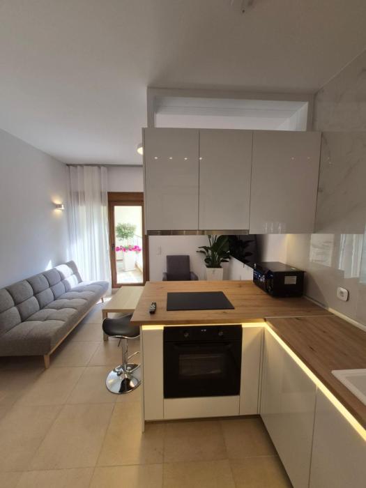 AEOLLOS Luxury APRTS