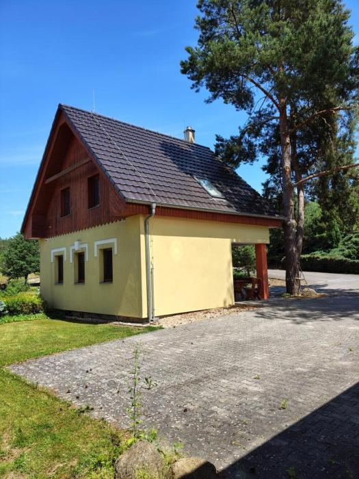 Resort Koloděje-žlutý dům