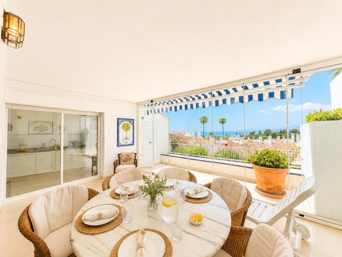 Penthouse with seaviews by Kura Homes