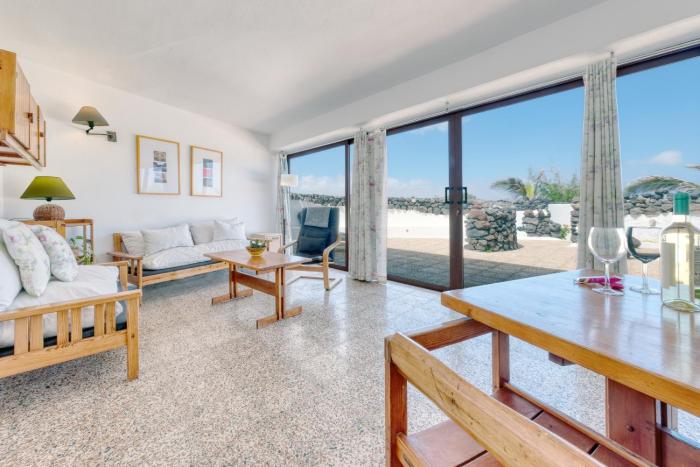 Bungalow Famara 6 - First line of the Sea - Ocean views - Beach 1 min By Lanzarote Vacation Homes