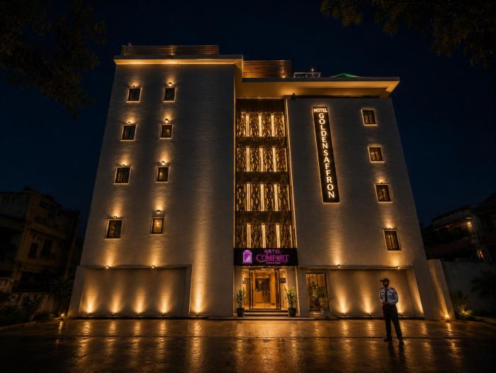 Qotel Comfort Golden Saffron - Hotel in Punjabi Bagh Near Metro