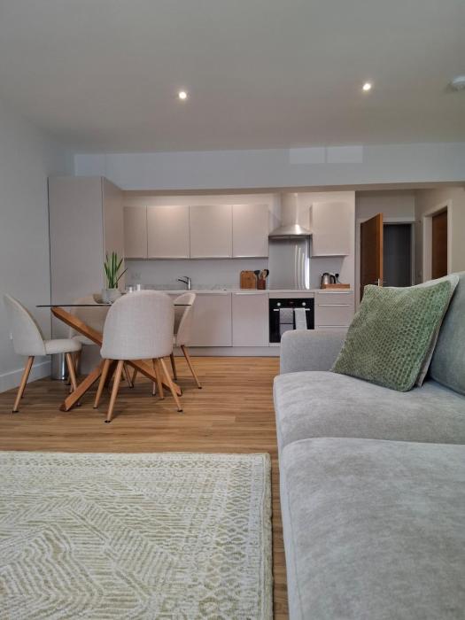 Spacious Modern Apartment at The Market Place