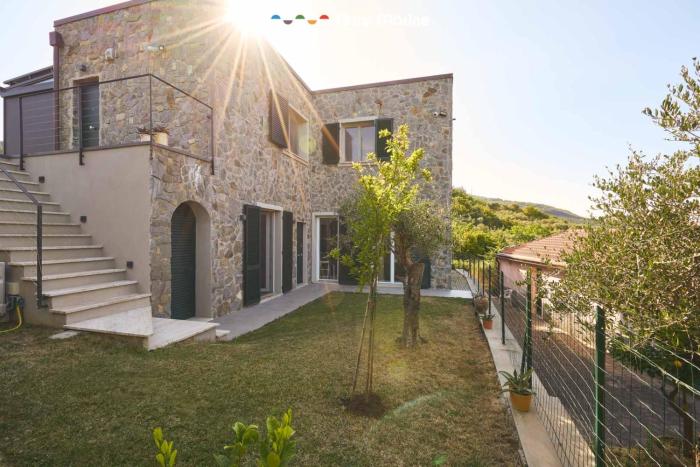 Luxury Apartment, Terre Marine