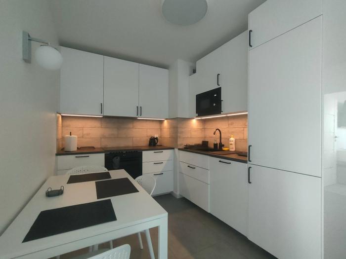 3-Bedroom Apartment with 2 Free Parking Spots - TAURON ARENA