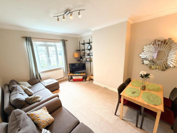 2 Bed Flat - short walk from Brent Cross Station
