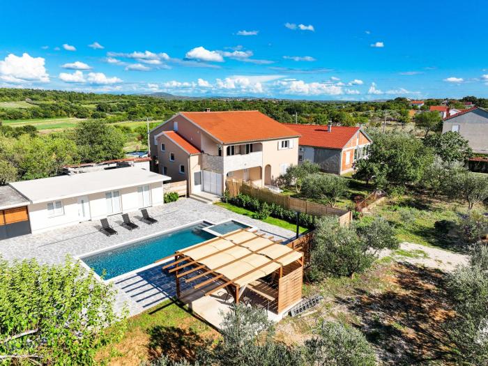 OLEA Holiday Home Benkovac-private pool,garden and parking