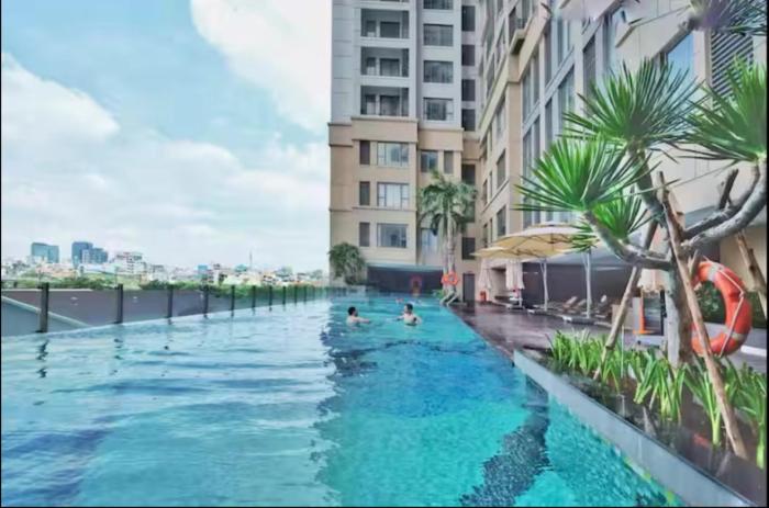 RiverGate Apex Suites Free Pool