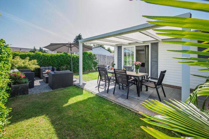 64, Charming Nature Retreat, Near Efteling, with Private Parking & Garden