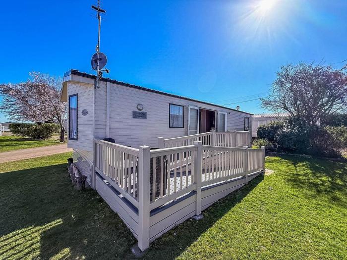 Great 4 Berth Caravan With Wheelchair Access In Suffolk, Ref 68129Bs