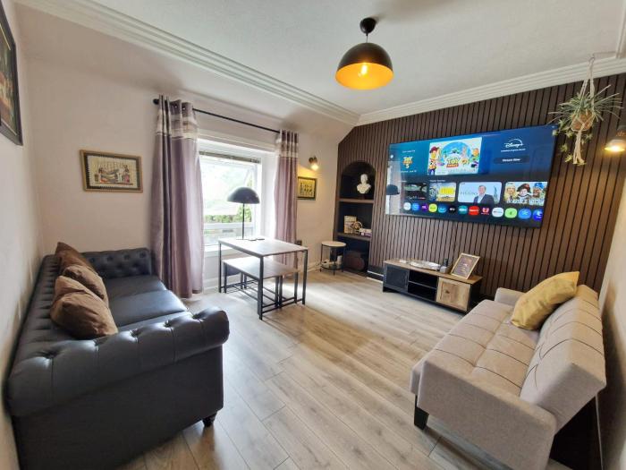 Bright & Spacious Central Apt Near City Centre