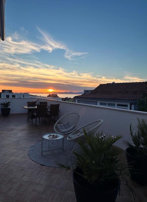 Sea View Family Apartment with Large Terrace & Free Parking