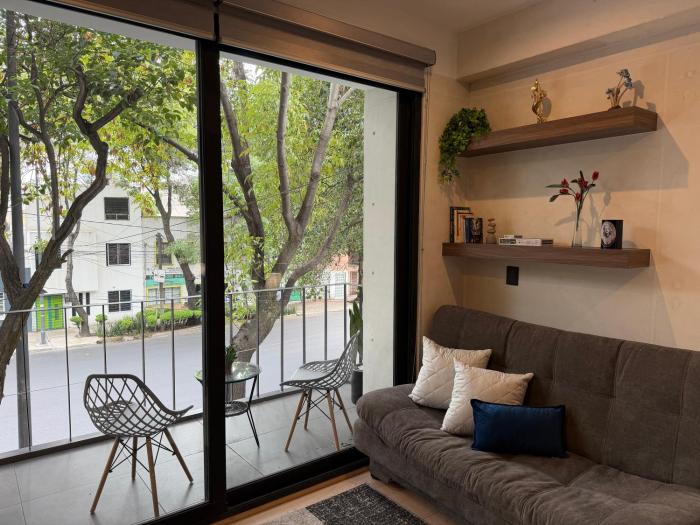 BC102 Roma Loft with Balcony, Fast WiFi & Terrace