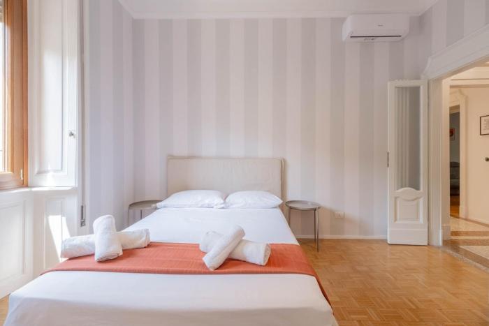 Velvet & Marble - Stylish Luxury City Center Apartment