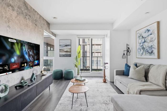 Charming 2BR downtown condo with private patio