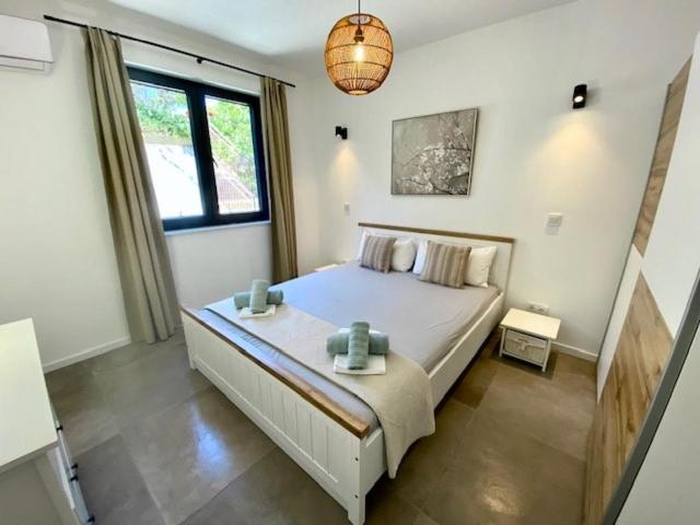 Newly renovated apartment next to marina