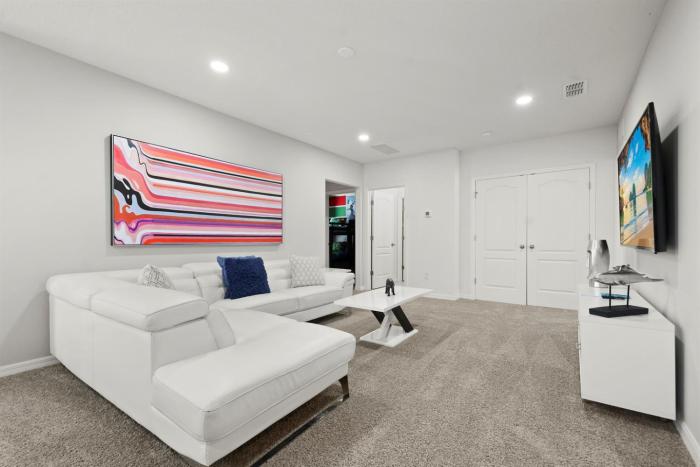 Stunning 6-Bedroom Pool Home Minutes from Disney