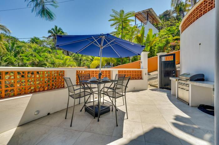Walk to Beach & Dining! Chic San Pancho Casita