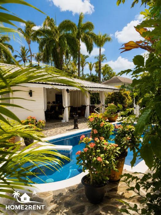 Villa 300m from beach with shared swimming pool