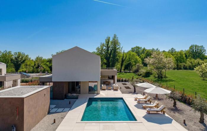 Amazing Home In Snasici With Sauna