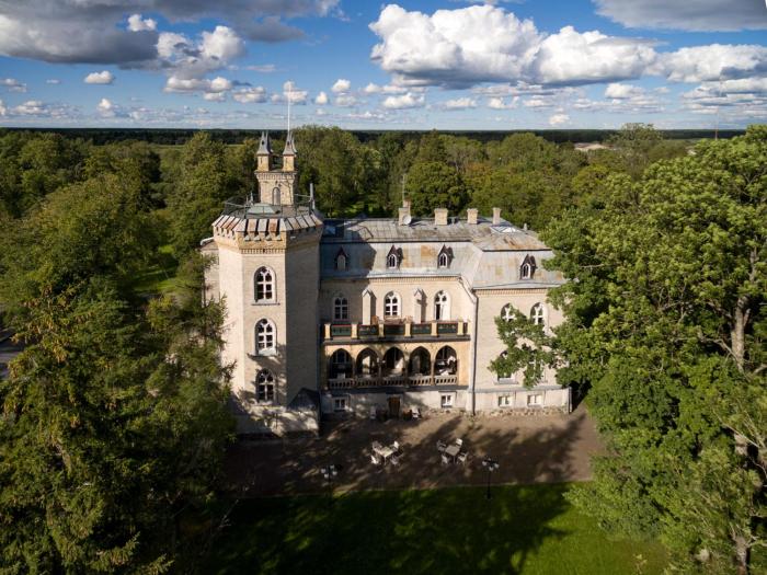 Laitse Castle B&B