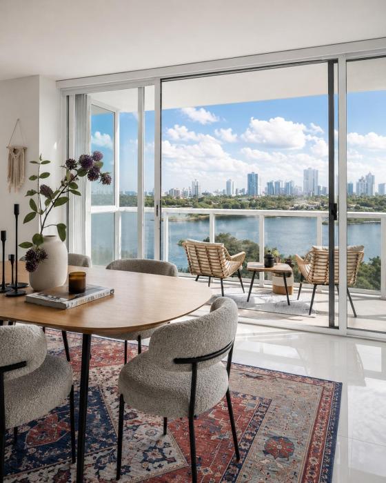 Lux 2BR Skyline by Untitled Stay