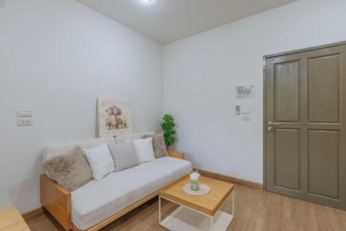 Quiet in a Great Location by Beach Hill Myna C288