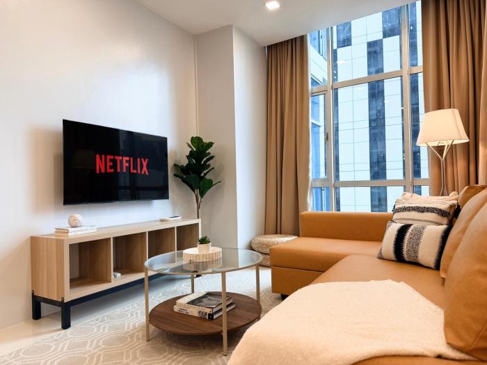 2BR with King & Queen Bed and Highspeed Wifi near Shangri-La BGC