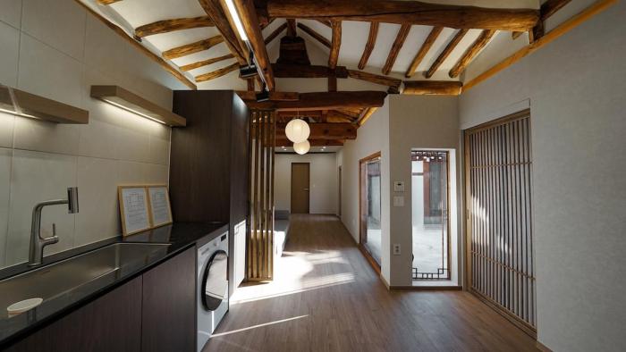 HausDa InSa Private Hanok AngukStation 1min 3R2B 4BED 9P Gyeongbokgung Yard
