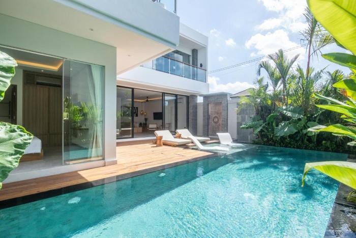 Brand New 4br Villa, enclosed living, Canggu
