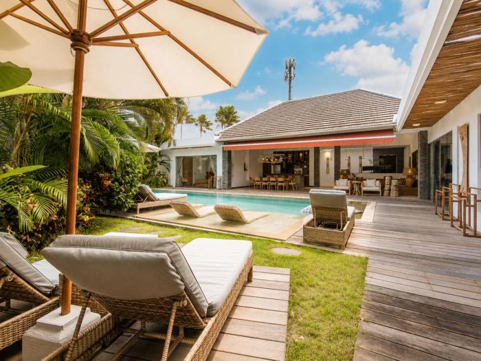 Dreamy 5 BR Villa 200m to Berawa Beach