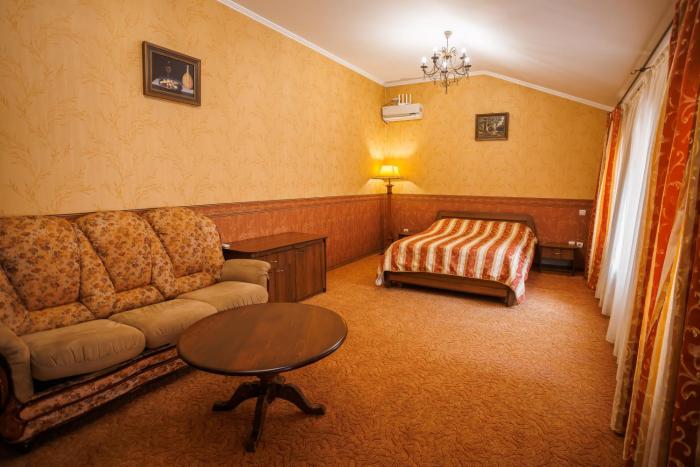 Avenue Hotel