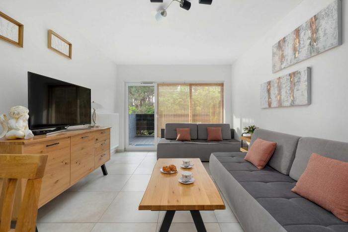 Komfortowe Studio z Tarasem Blisko Plaży w Międzywodziu by Noclegi Renters