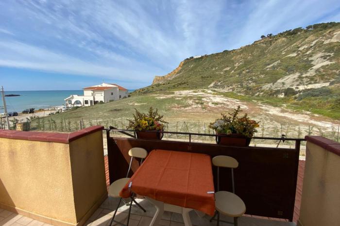 Apartment Sleeps 3 - Private Garden - Pets Welcome