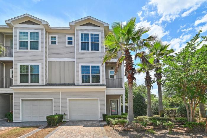 Driftwood Townhomes #1- Beachwaves