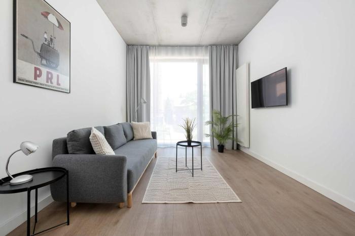 Piekarnia Modern Studio with a Balcony and a Workspace by Noclegi Renters