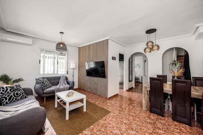 Sunny 3-Bedroom House with Pool and Rooftop Terrace