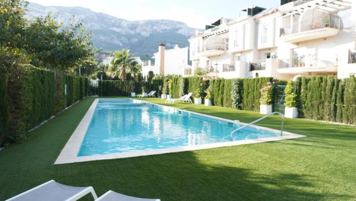 Amazing apartment direct pool acces