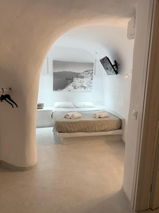 Fira Value Rooms- Fira Center- Capital Santorini
