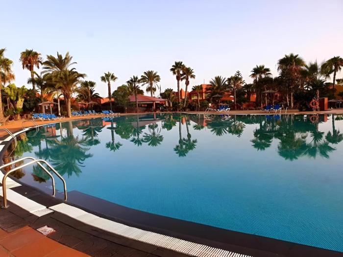 Bouganville - Apartment with Terrace & Shared Pool