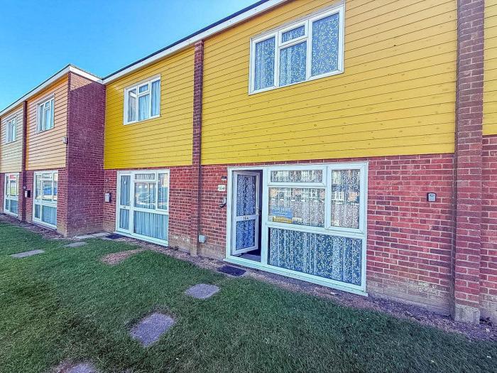 Lovely 5 Berth Chalet In The Coastal Village Of Hemsby Ref 18164B