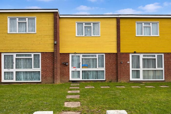 Fantastic Chalet In Hemsby Near To The Beach In Norfolk Ref 18167B